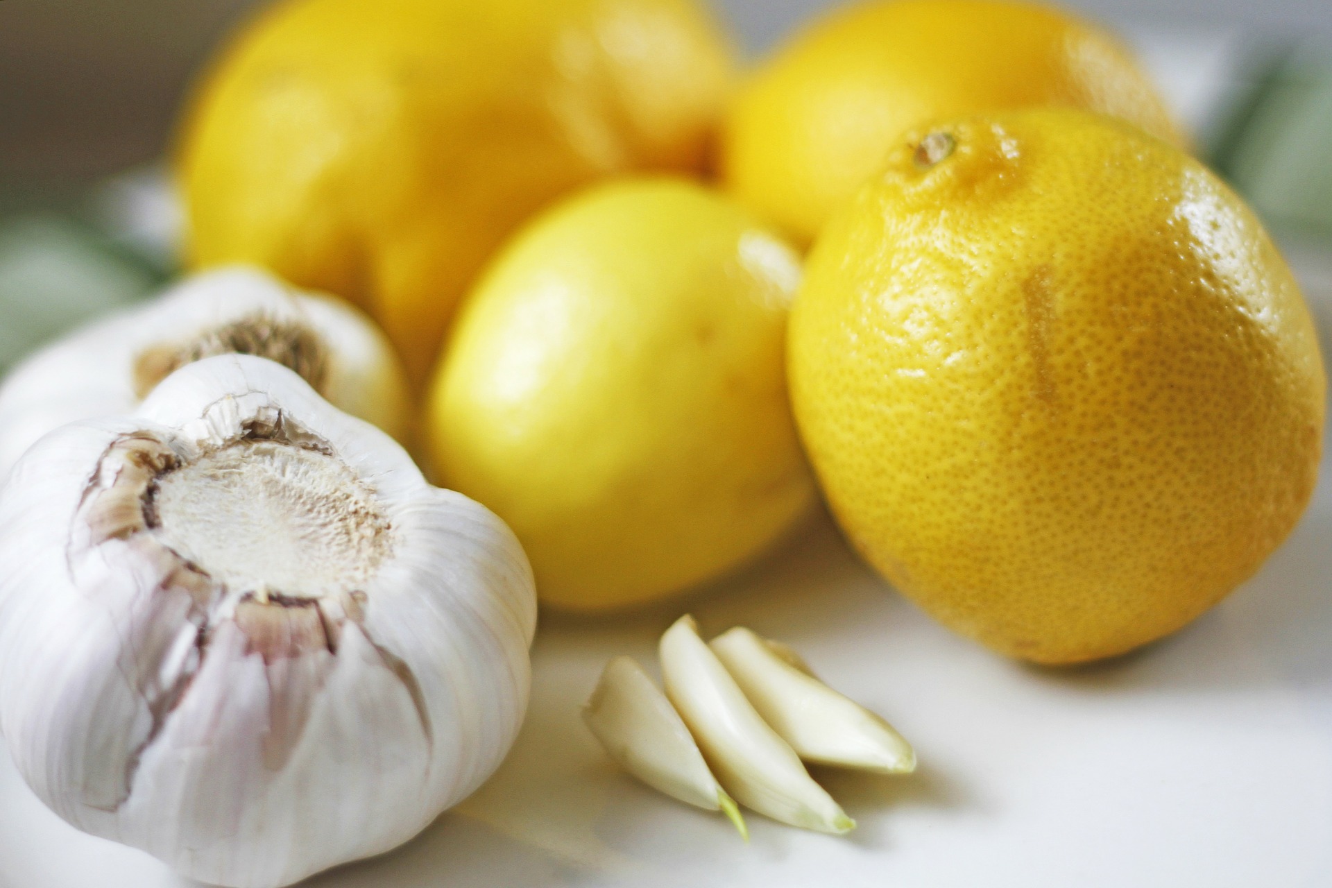 Zubereitung und Wirkung der Konblauch Zitronen Kur